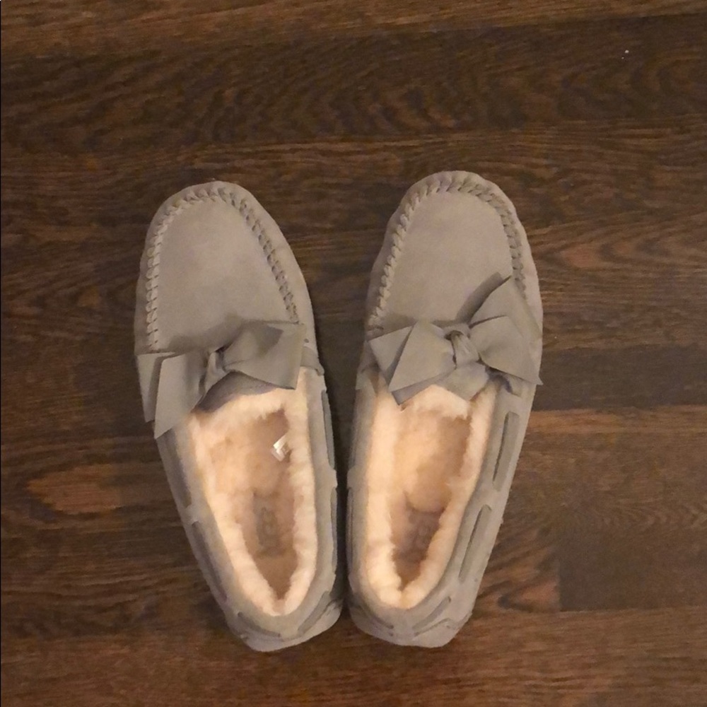 Ugg Dakota Bow Slipper - New (Worn Once)